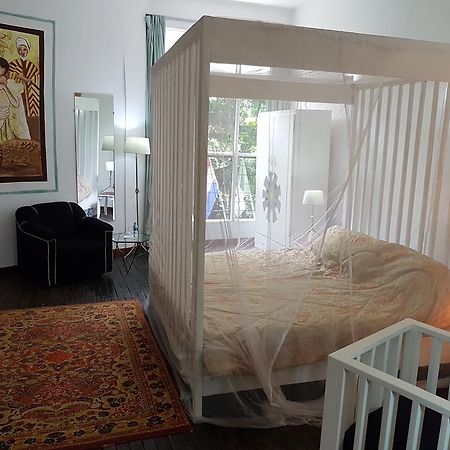 Bushman Cafe Hotel Abidjan Ngoại thất bức ảnh