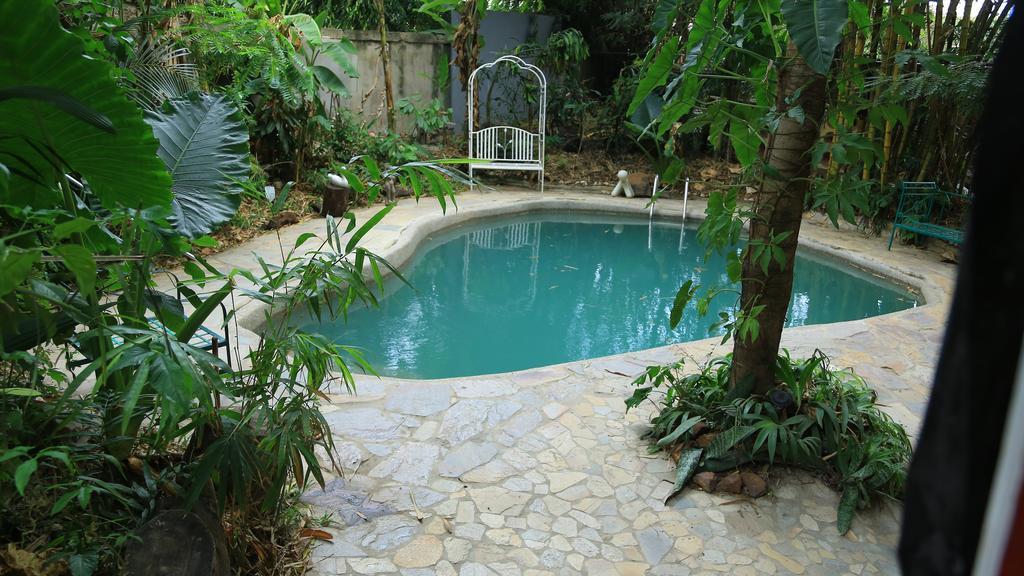 Bushman Cafe Hotel Abidjan Ngoại thất bức ảnh