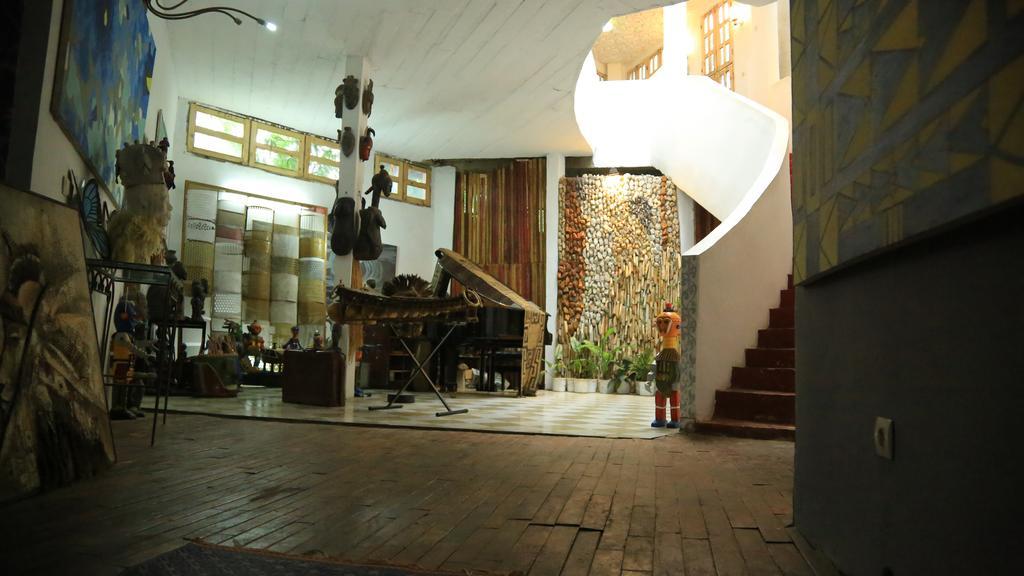 Bushman Cafe Hotel Abidjan Ngoại thất bức ảnh