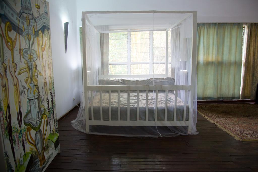 Bushman Cafe Hotel Abidjan Ngoại thất bức ảnh