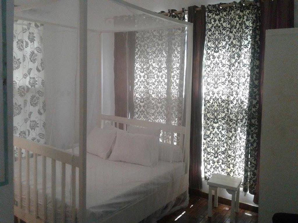 Bushman Cafe Hotel Abidjan Ngoại thất bức ảnh
