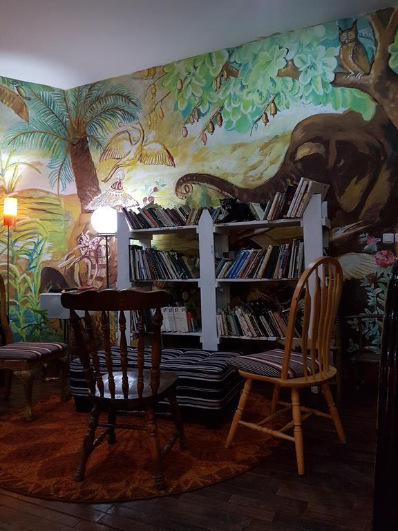 Bushman Cafe Hotel Abidjan Ngoại thất bức ảnh