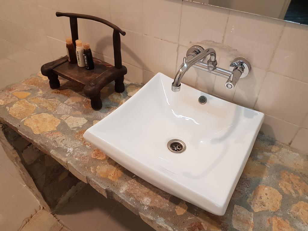 Bushman Cafe Hotel Abidjan Ngoại thất bức ảnh