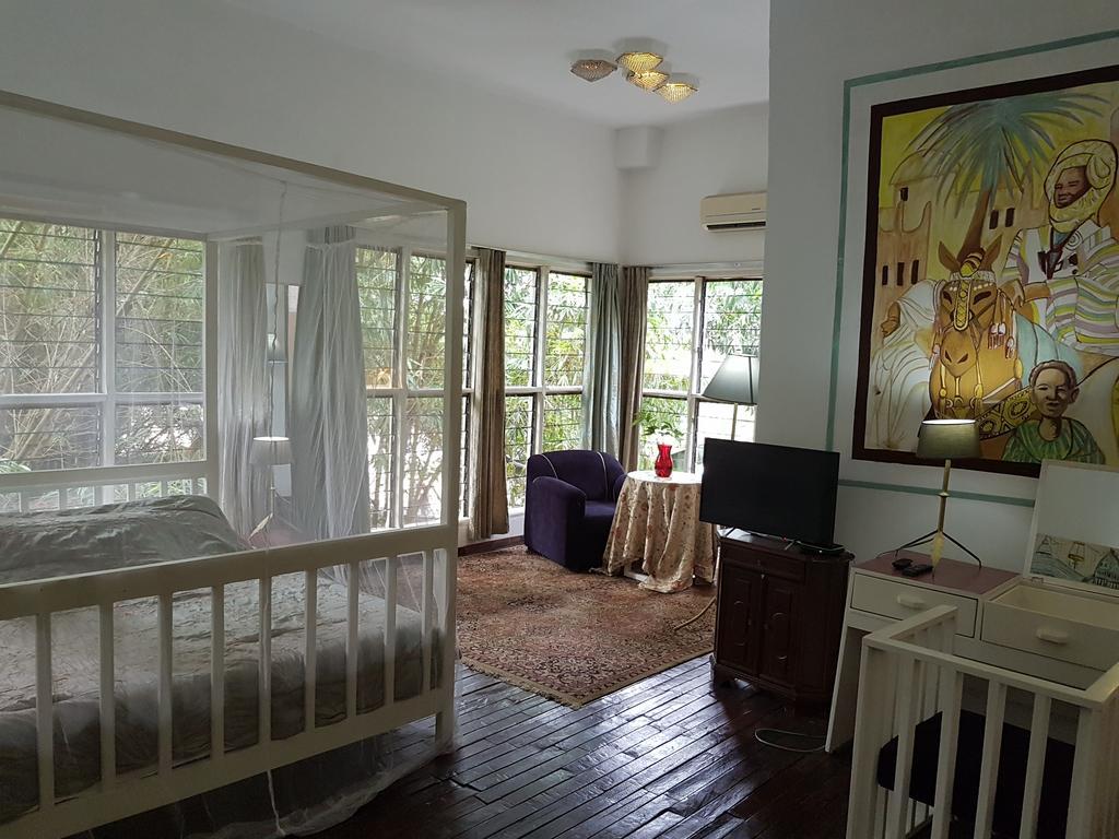 Bushman Cafe Hotel Abidjan Ngoại thất bức ảnh