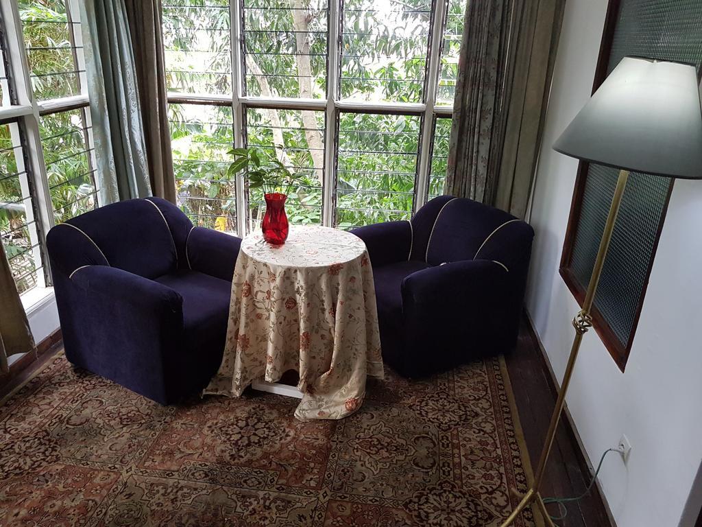 Bushman Cafe Hotel Abidjan Ngoại thất bức ảnh