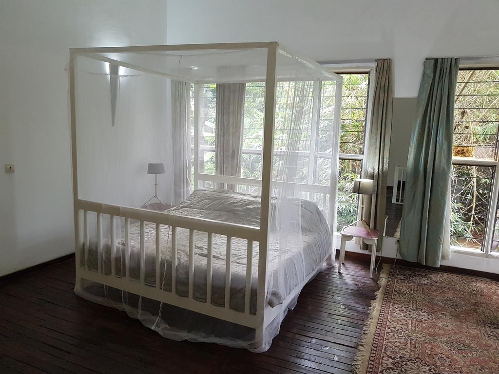 Bushman Cafe Hotel Abidjan Ngoại thất bức ảnh